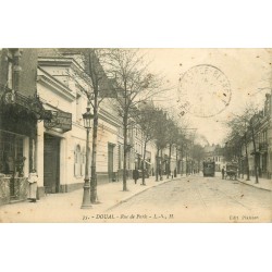 59 DOUAI. Boucherie et tramway rue de Paris 1914