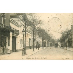 59 DOUAI. Boucherie et tramway rue de Paris 1914