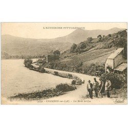 carte postale ancienne 63 CHAMBON-SUR-LAC. Animation avec Garde Champêtre 1925