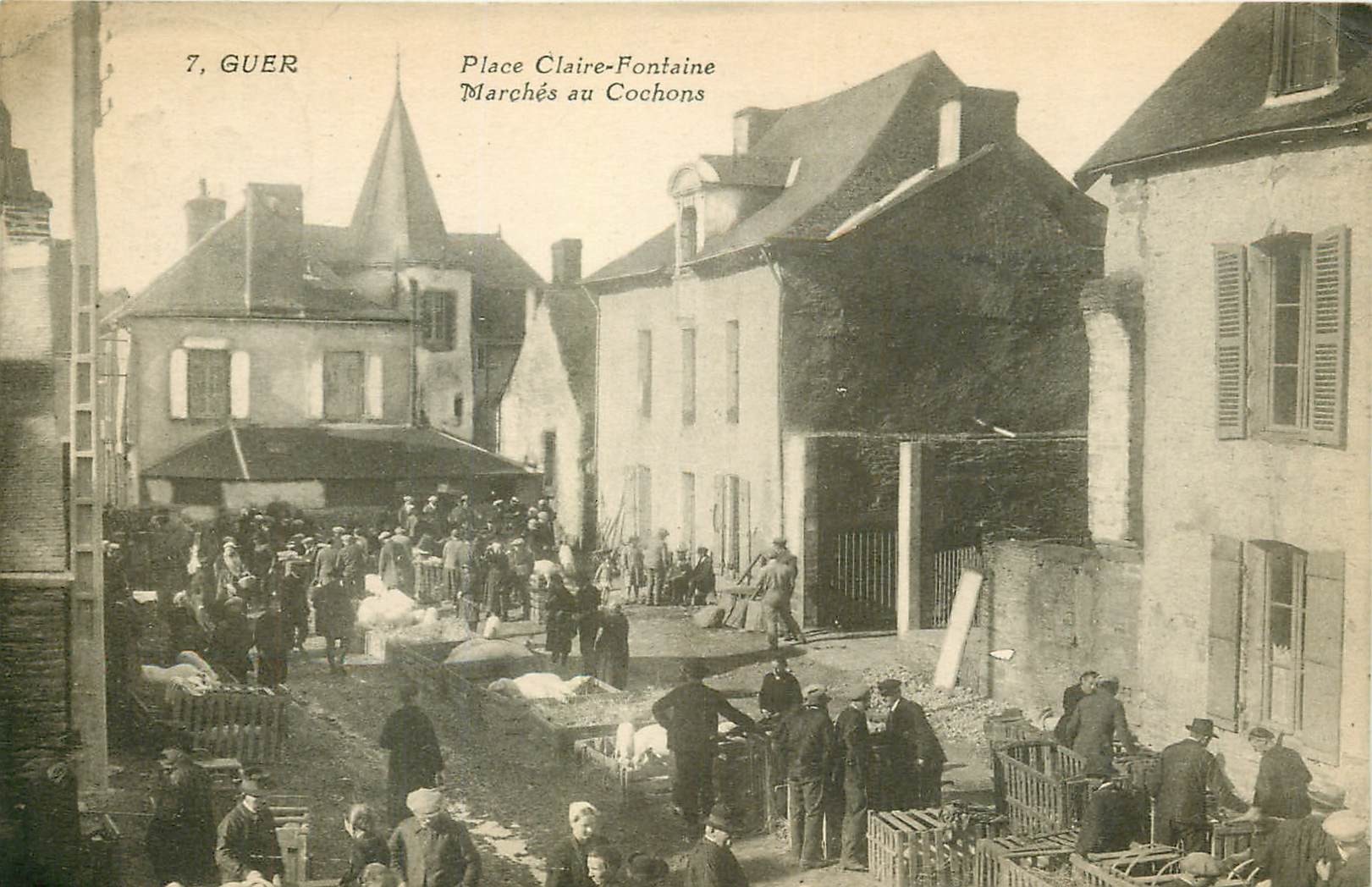 56 GUER. Marché aux Cochons Place Claire Fontaine 1932