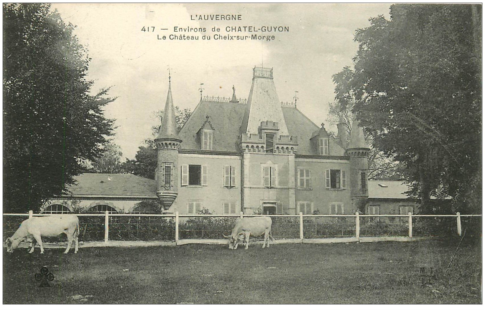 carte postale ancienne 63 CHATEAU DE CHEIX-SUR-MORGE avec Vaches près Chatelguyon