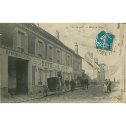 28 EPERNON. Attelage d'un Cheval au Fiacre devant Hôtel de l'Ouest tenu par Jauneau 1922