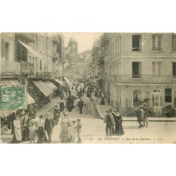 76 LE TREPORT. Grosse animation rue de la Batterie Hôtel des Bains 1907