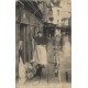 PARIS 15. Marchande de Légumes rue Saint-Charles pendant les inondations de 1910