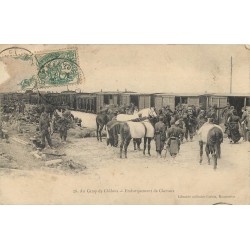 51 CAMP DE CHÂLONS. Embarquement de Chevaux dans des wagons d'un train