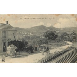 21 MALAIN. Café du PLM et attelages avenue de la Gare 1908