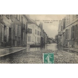 21 SEURRE. Grande Rue après les inondations de 1910