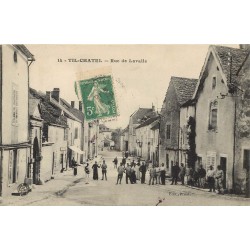 21 TIL-CHATEL. Rue de Lavalle bien animée 1910