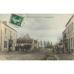 21 LONGEAULT. Attelages devant la Boulangerie et le Café sur la Grande Rue vers 1910