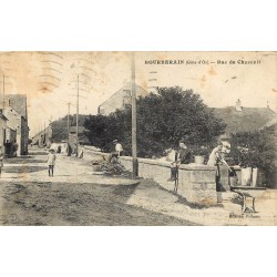 21 BOURBERAIN. La fontaine auge rue de Chazeuil 1933