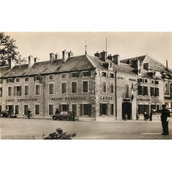 21 BEAUNE. Exposition caves Reine Pédauque avec Agent de la circulation