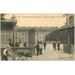 63 CLERMONT-FERRAND. Caserne du 353° d'Artillerie avec Livreur