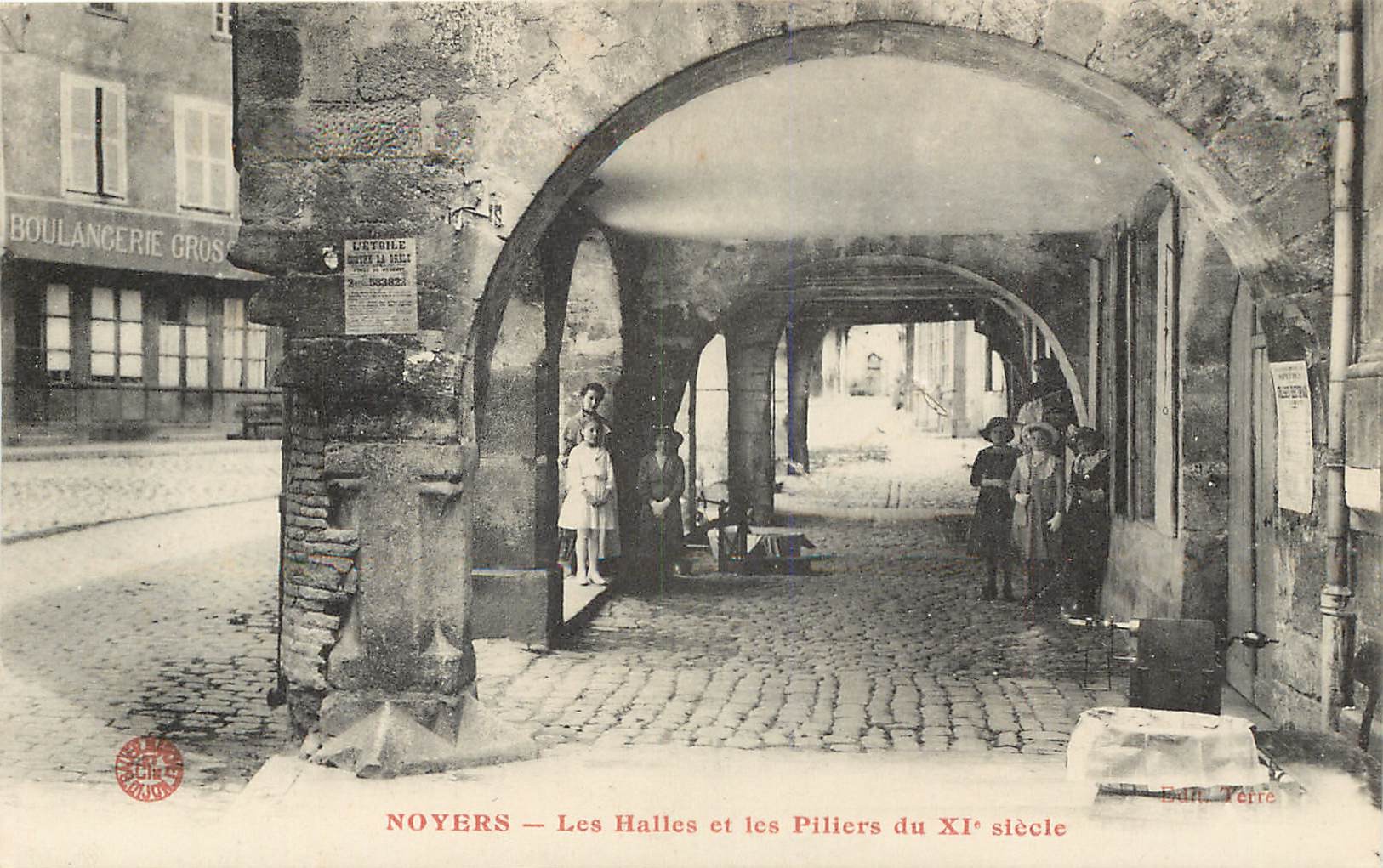 89 NOYERS SUR SEREIN. Halles et Piliers Boulangerie 1915 animation