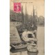 44 LE POULIGUEN. Le nettoyage d'un bateau de Pêcheur dans le Port 1925