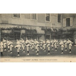 72 LE MANS. " La Liberté " Exercices de boxe par les adultes