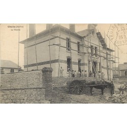 72 CHENU. Ouvriers rénovant la Mairie 1925