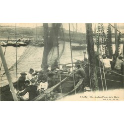 44 PORNICHET. A la Mer en attendant l'heure de la Marée Pêcheurs 1911