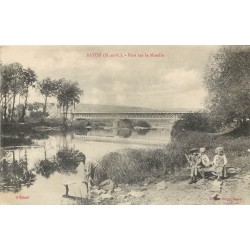 54 BAYON. Pont sur la Moselle avec Enfants près d'une Lavandière