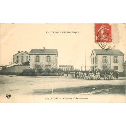 63 RIOM. Caserne d'Anterroche avec marche militaire 1907