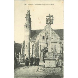 22 LANLOUP. Femme sortant de l'Eglise 1908 avec Calvaire