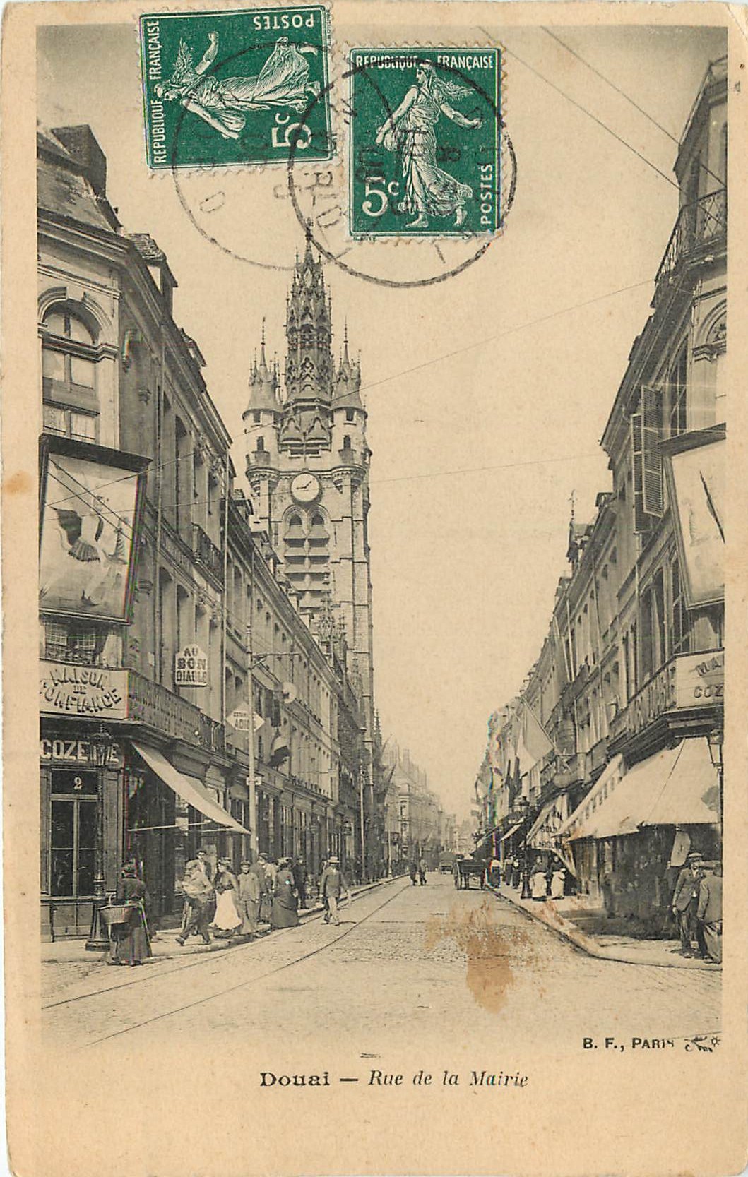 Carte Postale Ancienne Douai (59) – Rue De La Mairie – 1900