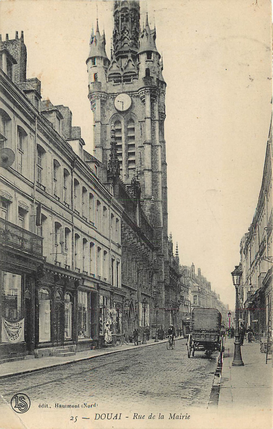 Ancienne Carte Postale CPA Douai (59) - Rue De La Mairie - Noir Et Blanc - Années 1900