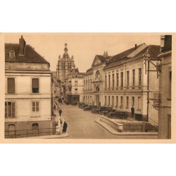 59 DOUAI. Le Palais de Justice avec voitures anciennes