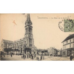 95 ARGENTEUIL. Quincaillerie et animation Place de la Basilique 1921