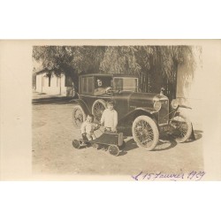 Photo Cpa d'une automobile " AMILCAR " et d'une voiturette jouet 1929