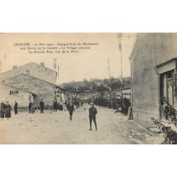 54 TRONDES. Inauguration Monument aux Morts le Village pavoise Grande Rue vue Place 1923
