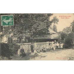 14 BLONVILLE-SUR-MER. Ecole et Mairie nombreux écoliers 1909