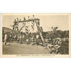 carte postale ancienne 63 LA BOURBOULE. Le Grand Portique Parc Enfants. Jeux de Cordes et Echelles