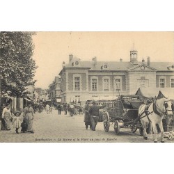 78 RAMBOUILLET. La Mairie et Place jour de Marché avec attelage 1906