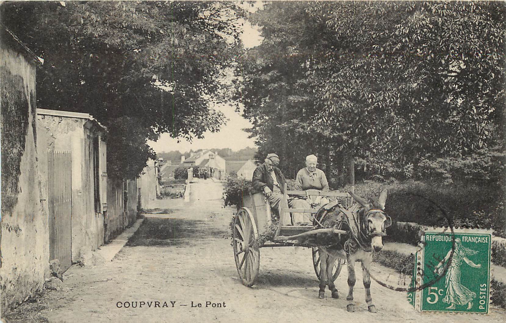 77 COUPVRAY. Le Pont avec attelage mule 1911