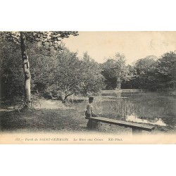 78 SAINT-GERMAIN.. Femme assise devant la Mare aux Canes en Forêt 1911