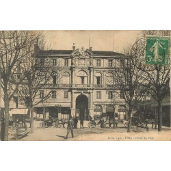 64 PAU. Hôtel de Ville et Banque du Crédit Lyonnais 1913