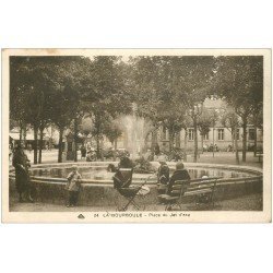 carte postale ancienne 63 LA BOURBOULE. Place du Jet d'Eau 1934