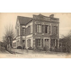14 TOURGEVILLE. Mairie et Ecoles 1918