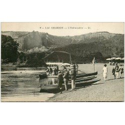 carte postale ancienne 63 LAC CHAMBON. Touristes à l'Embarcadère 1938