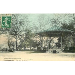 33 LIBOURNE. Kiosque à musiques dans un coin du Jardin Public 1909