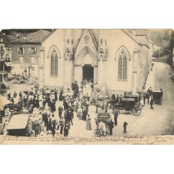88 PLOMBIERES. Sortie de Messe des Baigneurs avec Banque du crédit 1909