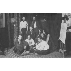 A IDENTIFIER. Photo Cpa Groupe d'artiste peintres fumant la pipe