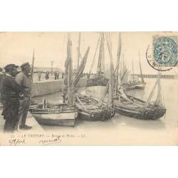 76 LE TREPORT. Pêcheurs et barques de Pêche 1904