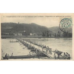 62 ARRAS. Construction d'un Pont de bateaux par le Génie 1906 Repliement par portières