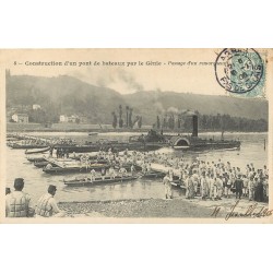 62 ARRAS. Construction d'un Pont de bateaux par le Génie 1906 Passage d'un Remorqueur