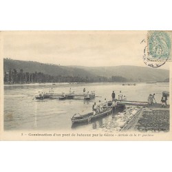 62 ARRAS. Construction d'un Pont de bateaux par le Génie 1906 arrivée de la 1° portière