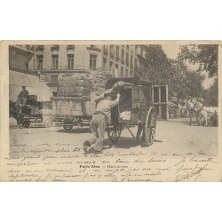 75 PARIS petits et vieux Métiers. Déménageur voiture à bras dans la rue 1903