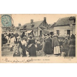 80 CAYEUX-SUR-MER. Le Marché bien animé