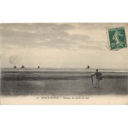 62 BERCK-PLAGE. Photographe regardant des Bateaux de pêche en mer 1907