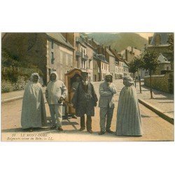 carte postale ancienne 63 LE MONT DORE. Baigneurs et Chaise à Porteurs